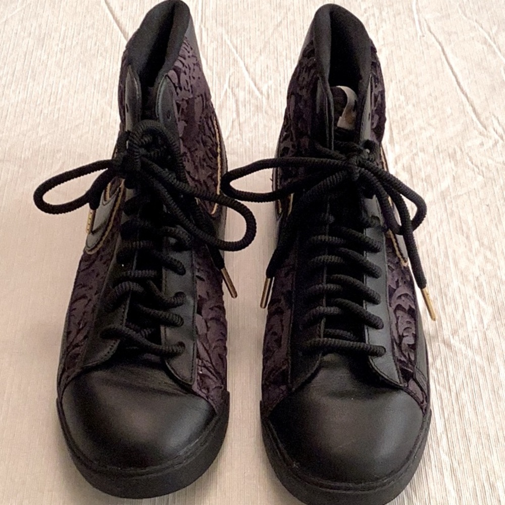 NIKE Rare Blazer “ Year of the Dog”. Black. Size 9.